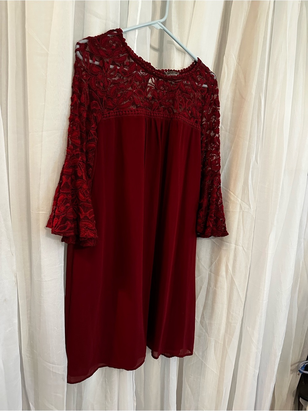 Luxology Women's Burgundy Lace Yoke Shift Dress
